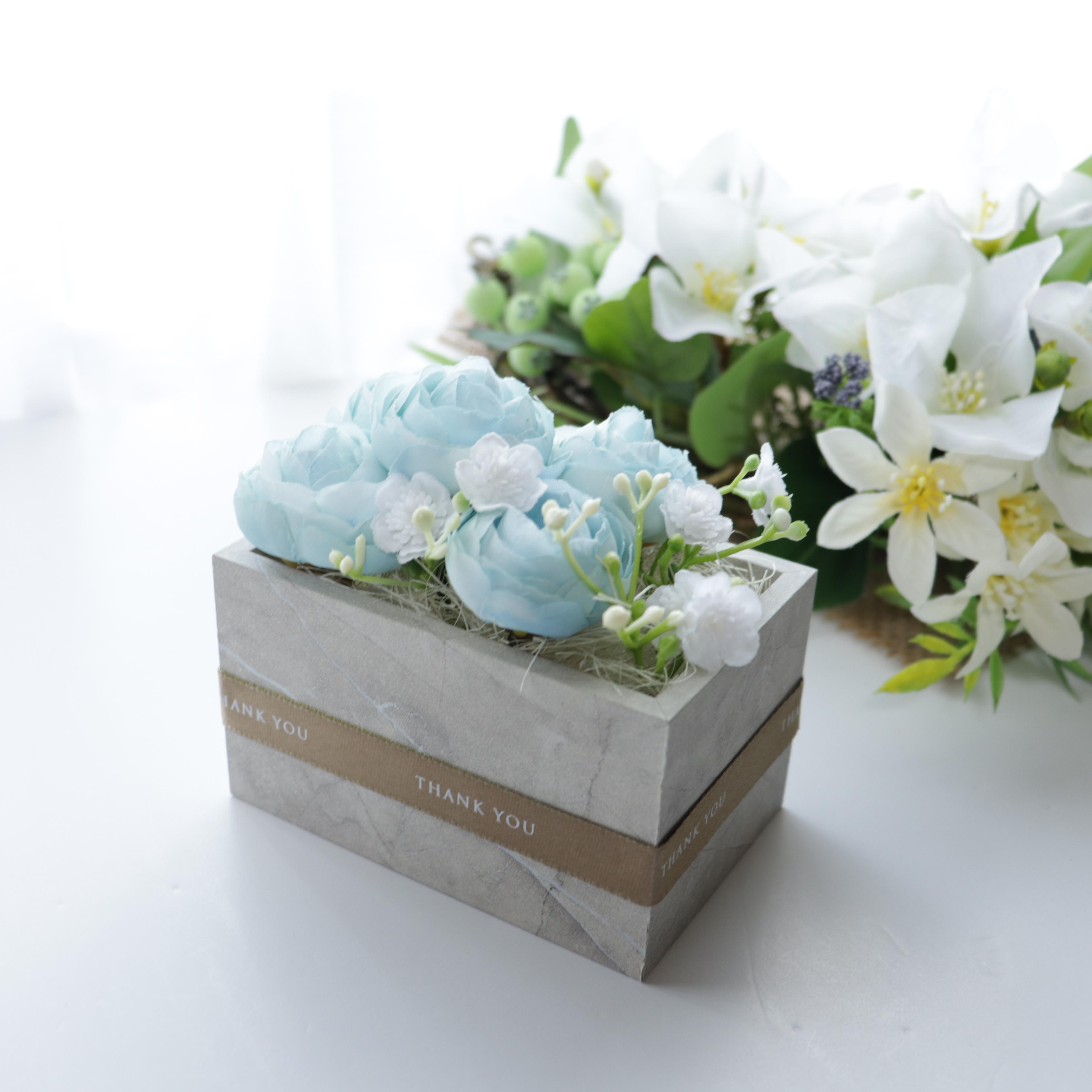 【送料込】メッセージフラワー【Floral box】ラナンキュラス　シャーベットブルー　 （送料：北海道・沖縄別途金額）
