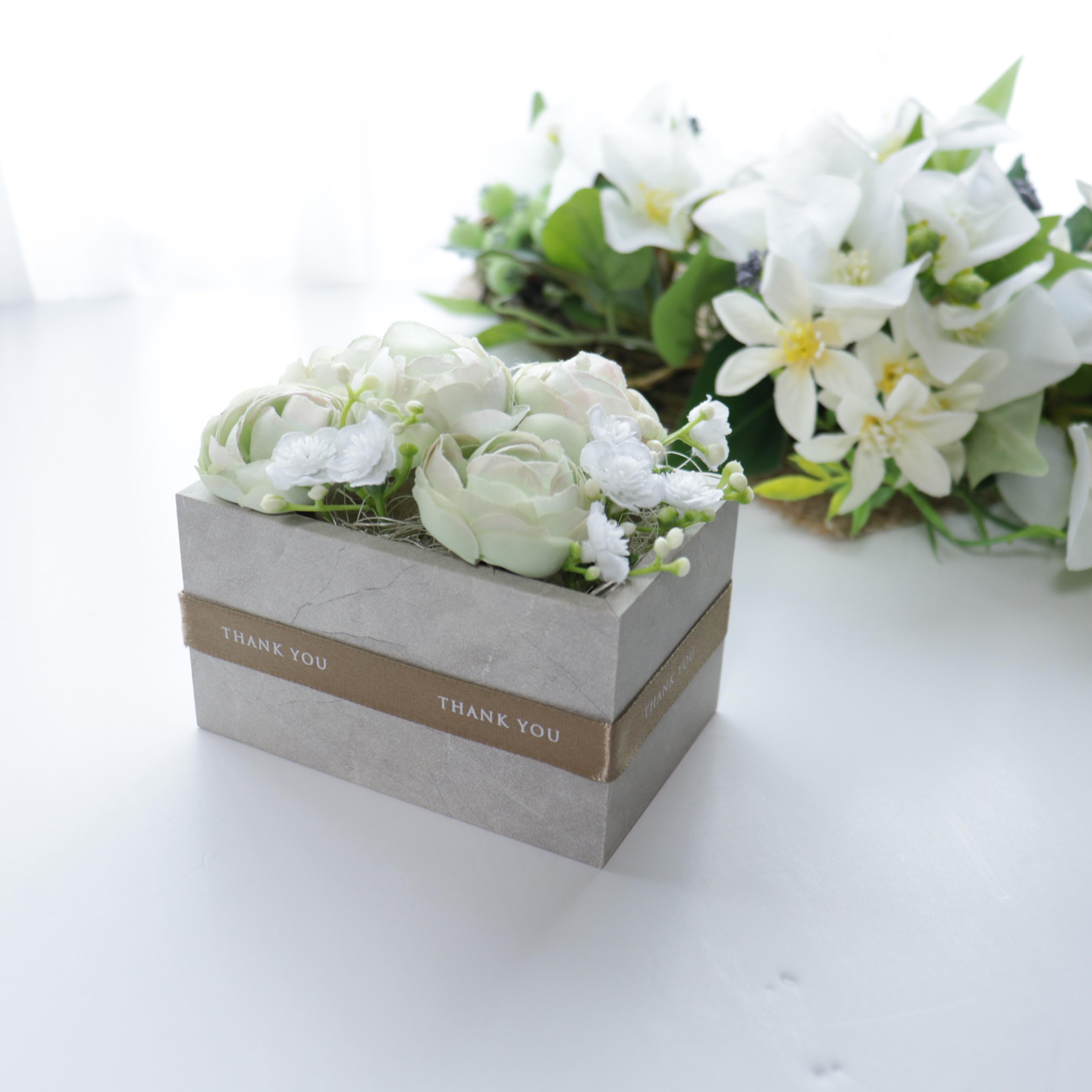 【送料込】メッセージフラワー【Floral box】ラナンキュラス　シャーベットグリーン　 （送料：北海道・沖縄別途金額