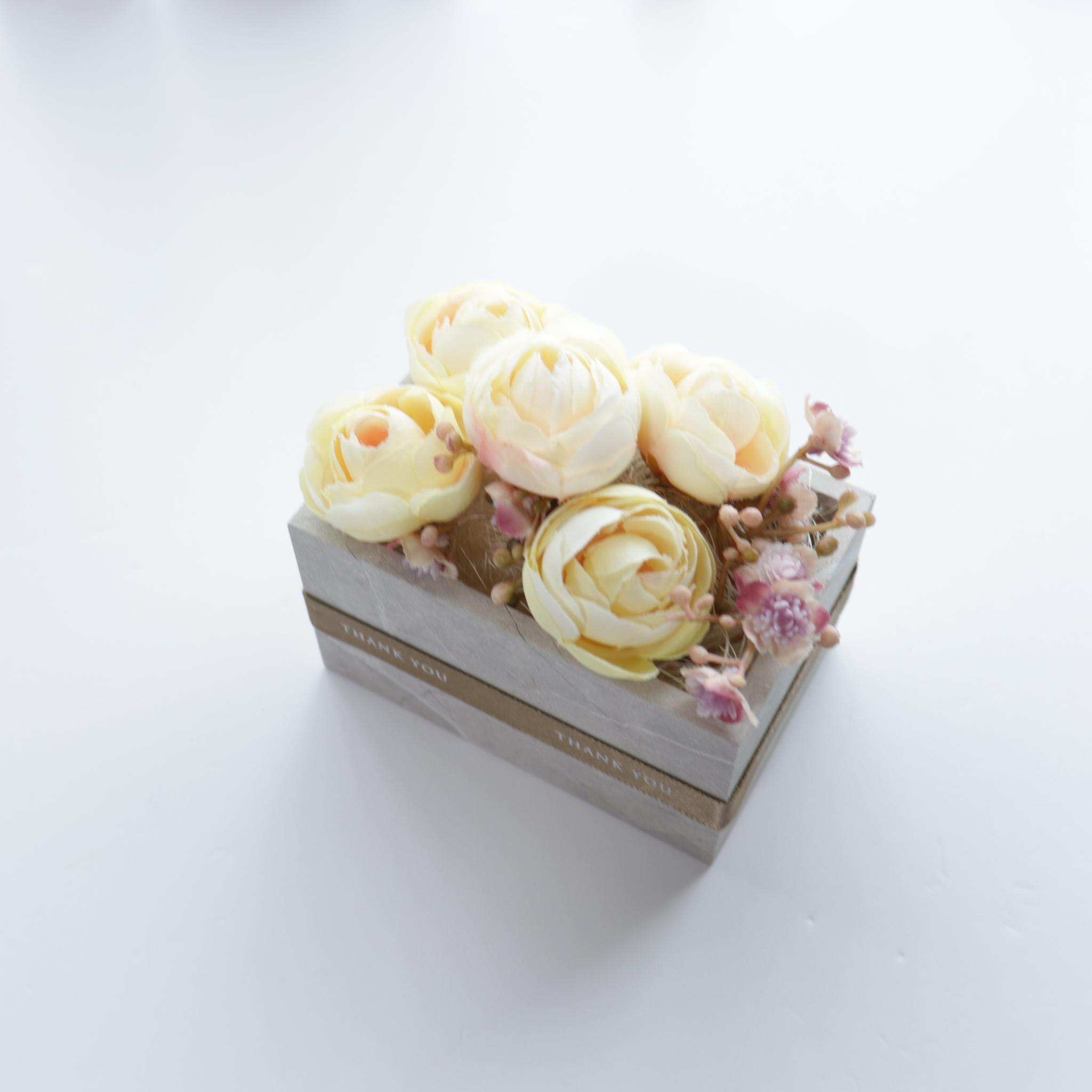 【送料込】メッセージフラワー【Floral box】ラナンキュラス ミルキーイエロー (送料:北海道・沖縄別途金額) | 4枚目