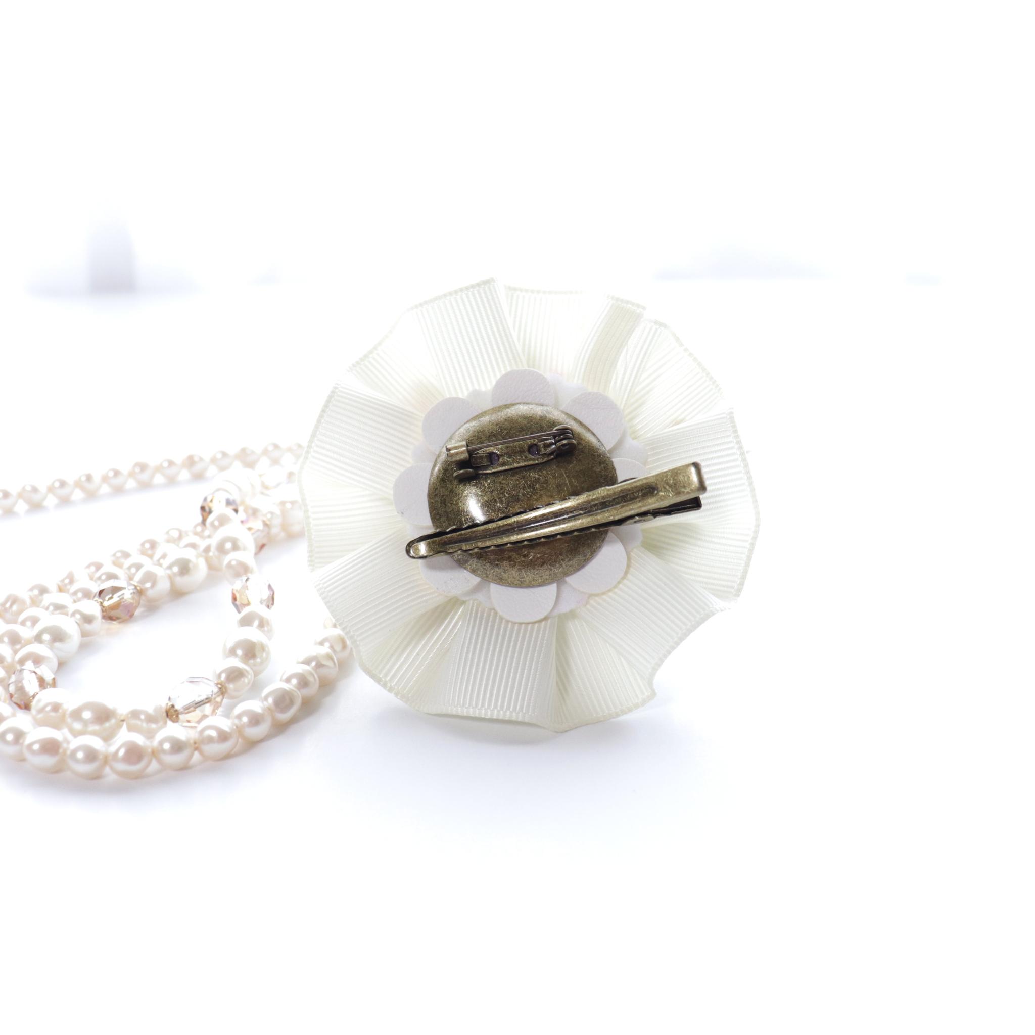 コサージュ かすみ草 サクラ草 マトリカリア(2wayタイプ) | 4枚目